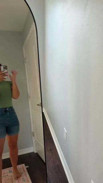 A really nice Jean shorts that you don’t have to keep readjusting 