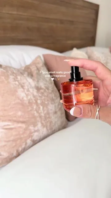 if clean girl energy was a perfum🫧🤍✨

#perfume #phlur #phlurfragrance #phlurperfume #missingpersonperfume 