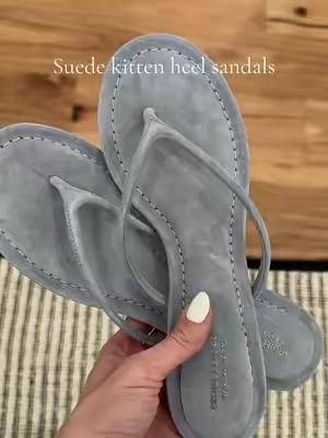 #suedesandals #kittenheels #minimalistsandals 