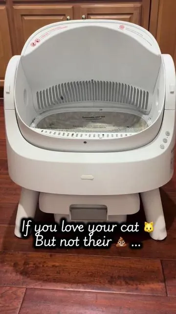 Your cat deserves a luxury “experience” - and you deserve not having to clean litter boxes all the time! This #autoscooper11 is a fantastic deal right now. It’s the purrr-fect time to upgrade  #kittylitter #automaticlitterbox #catnecessities #petaccessories 