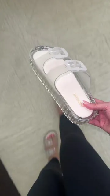 Cushionaire Jelly Sandals 🌸☀️✨ #cushionaire #jellysandals #clearsandals #tiktokshopcreatorpicks 