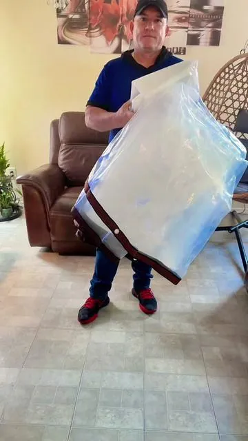 Cubierta transparente para exteriores fabricada con material resistente y duradero. Perfecta para mantener muebles o áreas de patio protegidas del clima sin perder la entrada de luz ni la vista hacia el exterior. #tiktokshopfinds #tiktokshopmusthave #homehack #patioideas #homeimprovement