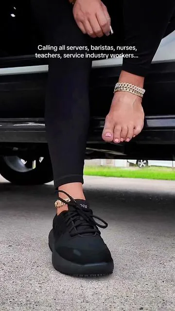 Clock in, stay comfy, clock out. 🖤
The Crocs On-The-Clock Work Shoes are built for long shifts, nonstop movement, and all-day comfort. Slip-resistant, supportive, and made to keep up with you from start to finish. ⏰👟 #crocs #crocsontheclockworkshoes #crocsworkshoes #workshoes #tiktokshopcreatorpicks 