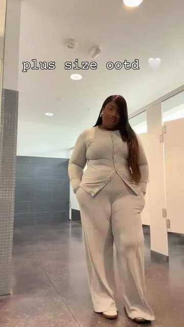in the office today so a set always gone do it for me honey!!! #plussizefashion #ootd #plussizetiktok #plussizeinspo #officeoutfitinspo 