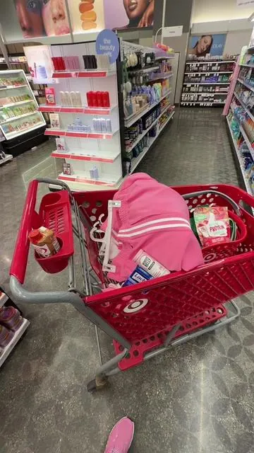I love saving moniiieeessss so I can buy more stuff LOL girl math @Prequelskin 