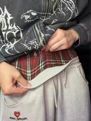 Plastic pants… #aelfricedenfamily #sweats #baggysweats #streetwearstyle 