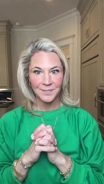 Here are 2 things you will find in nearly every single drawer in my kitchen 👩‍🍳 🔗 👆🏻 Comment “ORGANIZE” and I’ll send you 🔗 to my favorites ❤️ #kitchen #organizedhome #kitchenorganization #drawerorganization #momlife 