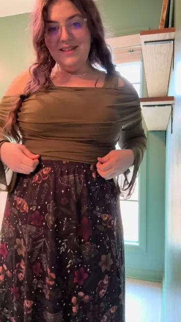 One of my favorite outfits I’ve gotten in recently- when fully styled this one is gonna slap #midsizefashion #outfitinspo #size14 