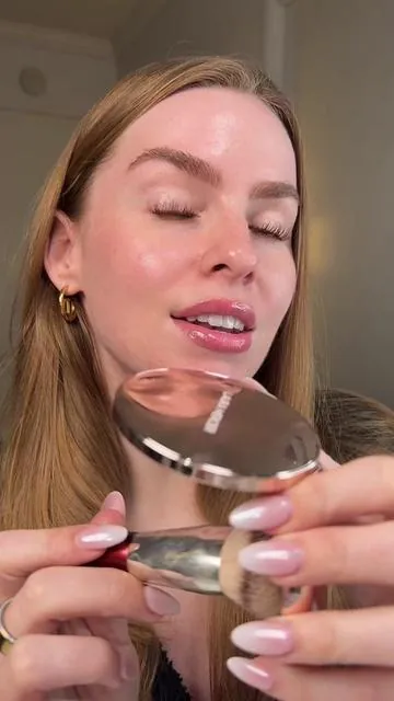 These shades are ADAPTABLE! So although there’s only 8 shades - they camouflage right into the skin!! 👏🏻 @Laura Mercier #lauramercier #tiktokshopcreatorpicks #tiktokshopspringglowup #tiktokshopcosmetics 