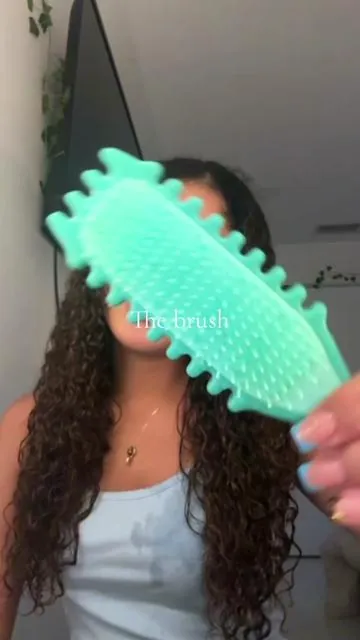 @BounceCurl brush😍 In love with the new low tension styling brush. Less tension = less breakage !! #curlyhair #type3hair #bouncecurl #curlyhairroutine #tiktokshop 