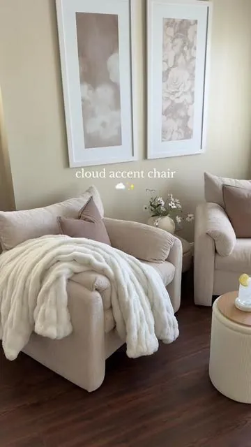 This color is back in stock!! They have sold out SO many times 😅 so grab the beige color before they run out again 🙌🏼 #accentchair #oversizedchair #livingroomfurniture #affordablefinds #cloudchair 