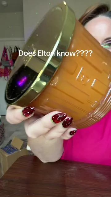 These smell DIVINE! And such a good value! @QVC, Inc #eltonjohn #candle #tiktokshopspringglowup #tiktokshopcreatorpicks 