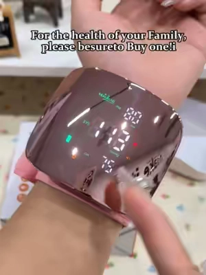 It's really useful. It can measure blood pressure in one minute. 💖

#bloodpressuremonitor #healthy #ticktokmademebuyit #dealsforyoudays #fyp 