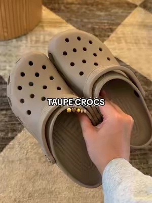 Loveeeee this color 🤎🤩 these are the best summer shoes, don’t question me @Crocs #crocs #summershoes #womenscrocs #waterproofshoes #sliponshoes 