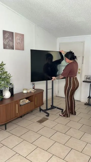 @ForgingMount soporte para TV súper seguro práctico y útil #soportedetelevision #soportesparatv #tvstand #tvstands #soportesdetelevision 