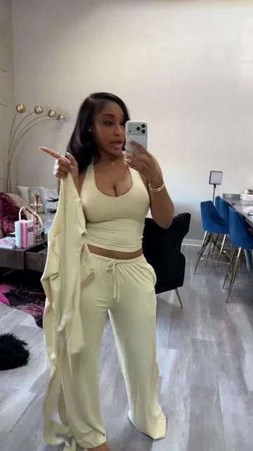 Three piece set I’m obsessed with this color!!! #twopieceset #loungwear #ootd 