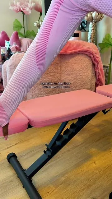 I haven’t found one good yoga mat for my curved back, a weight bench feels much better for my workouts @Bearbro Fitness Studio #weightbench #weightlifting #workoutbench #workoutfromhome #strengthtraining 