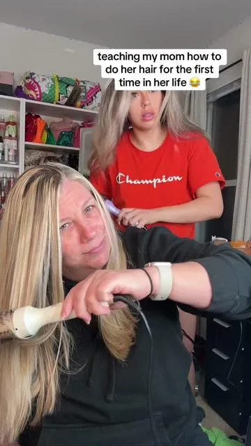 she has never done her hair before so if she can do it, yall can do it 😂😂 @SpragueGirlsMom @wavytalkofficial @sierraspraguespam @sierra sprague #wavytalkthermalbrush #wavytalkblowoutboost #greenish #tiktokshopspringglowup #tiktokshopcreatorpicks 