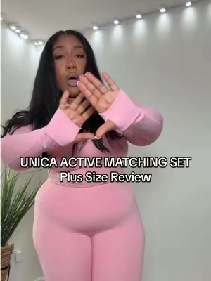 Matching set turned out to be very stretchy. #matchingset #activewearset #leggingset #womensactivewear #plussizeoutfits 