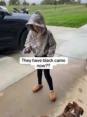 Comfrt camo sweatshirt hoodie in black now?? @Comfrt #tiktokshopspringglowup #comfrt #comfrthoodie #camohoodie #comfrtcamo 