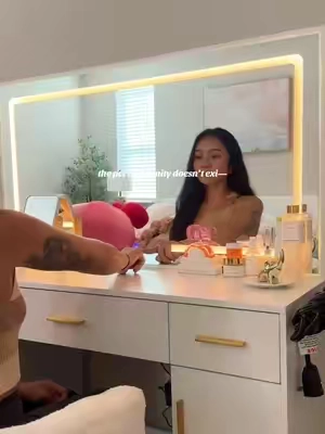the perfect vanity does exist! 🤭✨  #tiktokshopcreatorpicks #tiktokshopspringglowup #makeupvanity #vanity #vanitydesk 