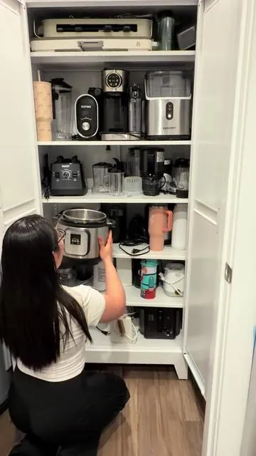 #pantry #wardrobe #cabinet #kitchenorganization #smallkitchen 
