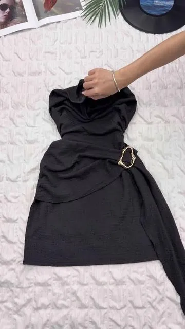 During the day, you're energetic. Just take off your coat after work and it's time for a date!#halterdress #summeroutfit #tiktokshopspringglowup #spotlightfinds #elegant