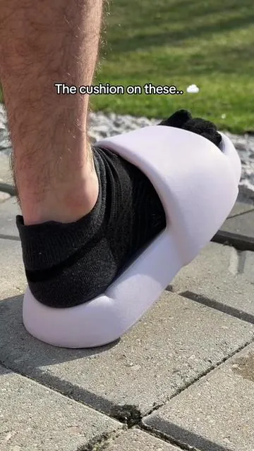 The most comfortable and squishy pair of slides I’ve ever felt #mellow #slides #slippers #houseshoes #sandals 