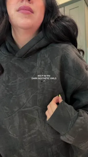 size medium! I’m 5 1 and 130 lbs 🖤 @Comfrt #comfrt #comfrthoodie #comfrtcamo #oversizedhoodie #hoodietok 