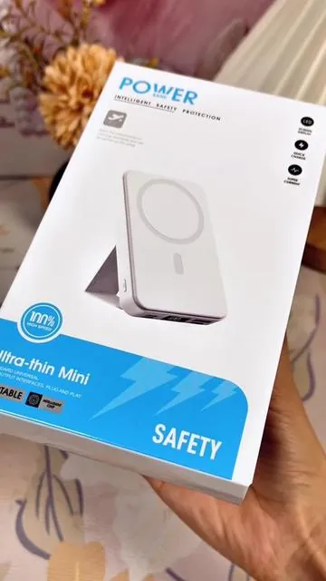 TikTok made this power bank way too cheap!👀🤯🔥
#fyp #wirelesscharging #magneticpowerbank #phonecharger #tiktokshopspringglowup