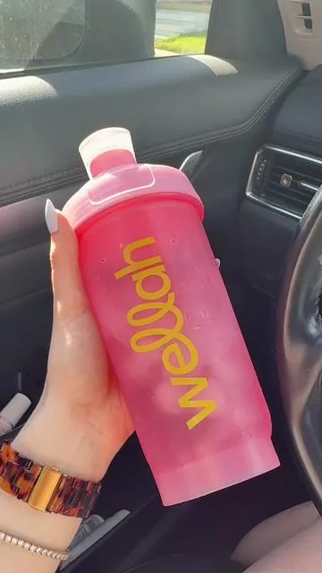 It’s soooo pink sooo pretty @Wellah Nutrition #tiktokshopcreatorpicks #wellah #electrolytes #shakerbottle #pinkaesthetic 