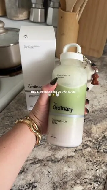 I’m so happy she’s so PRETTY @The Ordinary ✨ #GlassBottle #WaterBottle #TheOrdinary #Matcha #BotellaDeAgua 