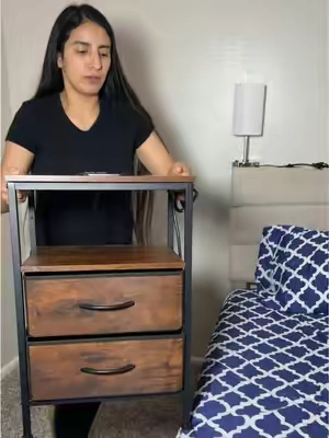Mesita de noche muy funcional ✨🔥🤯 #mesita #mesitadenoche #bedroom #estilo #tiktokshopspringglowup 