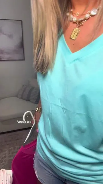 Helps hide the belly!!! @WIHOLL #vneck #tshirt #basics #casualoutfits #OOTD 