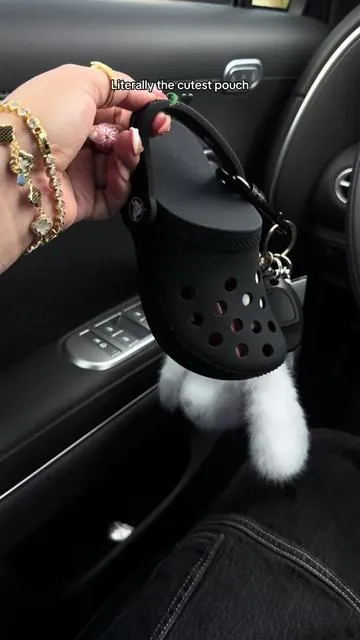 Just needs charms now 🙊🥰@Crocs #tiktokshopspringglowup #tiktokshopaprilrestock #tiktokshopcreatorpicks #crocspouchbag #crocsaccesories 