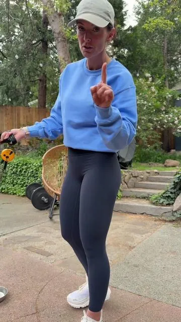 Size XS (I sized down for extra compression) and I’m 5’5, 133lbs.

#womensyogapants #crzyoga #womensclothing 