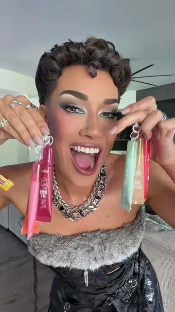 COME FIND ME FOR LIP BALMS!! 🤭