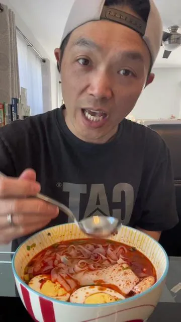 I love this soup spoon so much because I love noodles soup😋 #soup #noodlesoup #soupspoon #yummy #tiktokshop 