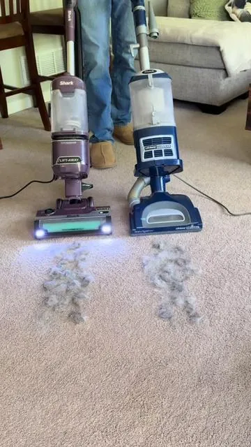There’s a clear winner here and it ain’t even close 😮‍💨 #vacuum #cleaning #liftawayvacuum #petvacuum #sharkdetectvacuum 