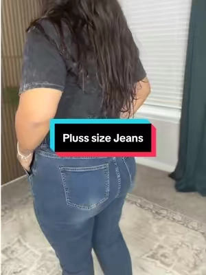Best comfy jeans ever invented! #plussizefashion #plussizejeans #momoutfits 