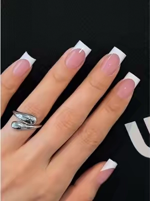 Simple, beautiful, shining on your fingertips.✨🤍FL #pressonnails #fyp #nailart #frenchnail #nailsartvideos 