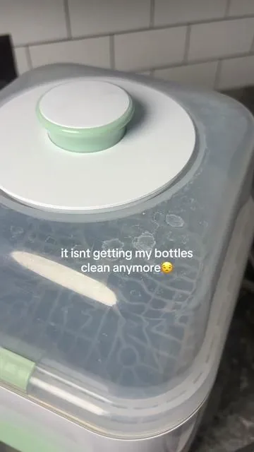 i was worried there for a second when i noticed my bottles werent getting clean anymore... but then i got these descaling tablets & now we're back to our sparkly & shiny bottles🥳🥳  #momcozy #bottlewasher #momcozybottlewasher #bottles 