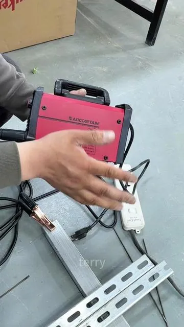 ¿Esta pequeña máquina de soldar es realmente útil? Pruebas en condiciones reales.#tiktokshopspringglowup #diyprojects #weldingtest #tools #homerepair 