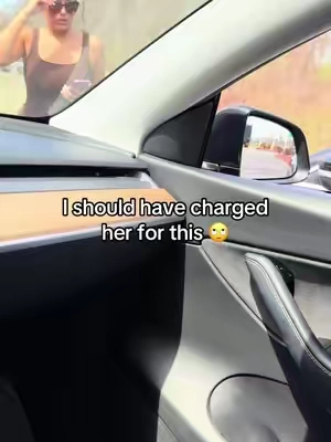 She really said her tires take premium air #phonecharger #wirelesscharger #phonebattery #powerbank 