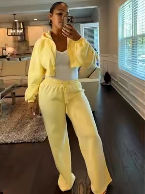 The prefect spring travel set .. size small ! 🔗 above #womensfashion #joggingsuit #fashionnova #tiktokcreatorpicks #springfashion 