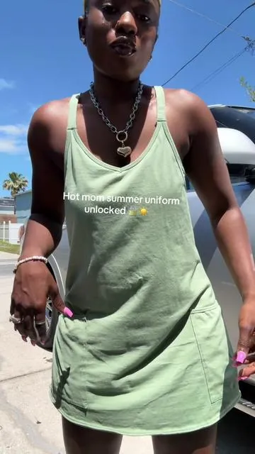 The dress you’re wearing ALL summer… so comfy and cute

#minidress #romperdress #hotmom #tiktokshopstockup #tiktokshopcreatorpicks 