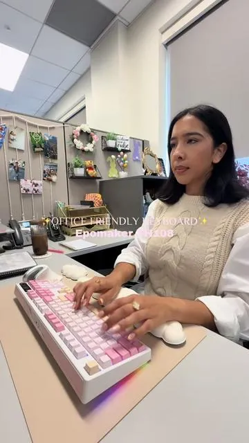 Nothing like a late Friyayyy mini vlog 🤭  Bestiesss! Do yall hear that?👂 Exactly!!! This keeb is so soft, creamy, and office friendly. Love it! @Epomaker Keyboard  #keyboard #typing #office 