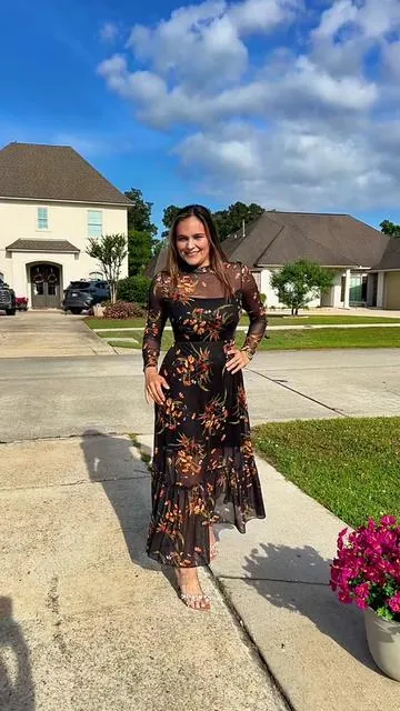 Vestido largo floral con mangas largas y diseño elegante que estiliza la figura. Ligero, femenino y perfecto para una cena, evento o una salida especial. vestido largo mujer vestido floral elegante vestido manga larga mujer vestido largo elegante mujer vestido floral largo vestido elegante mujer largo vestido femenino elegante vestido para evento mujer vestido largo moda mujer vestido elegante moderno #vestidolargo #vestidofloral #vestidoelegante#tiktokshopcreatorpicks #maryferflor 