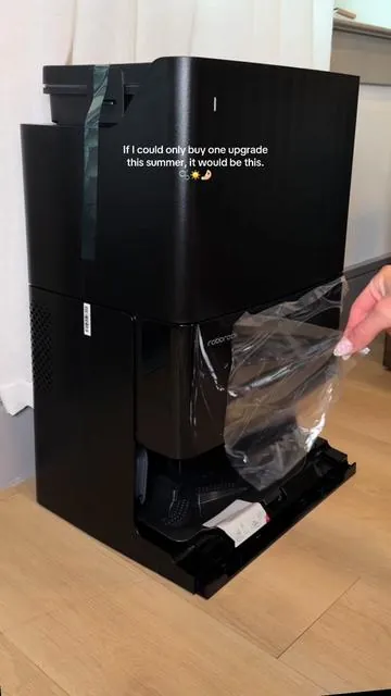 the amount of extra time I’m about to have this Summer to actually be outside and do enjoyable things is a substantial amount 😂 Keeping up a home with a Golden Retriever living in it is not for the weak… wouldn’t trade the Golden glitter life for nothin’ though!!! 🥰🐶🐾 @RoborockUS #cleantok #goldenretriever #mothersdaygiftideas #smarthome #newdropsforyou