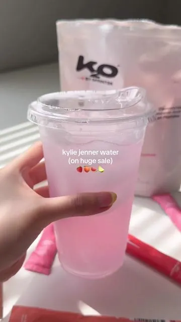 why is this actually so good 😫 k2o sprinter skin hydration mix electrolytes collagen tiktok shop #tiktokshopcreatorpicks #tiktokshopstockup #k2ograndopening #tiktokshopmemorialday #k2o k2o best collagen peptide drink mix hyaluronic acid reduce wrinkles boost hydration glass skin gift ideas for her gifts for mom maehni @k2o by Sprinter @Kylie Jenner 